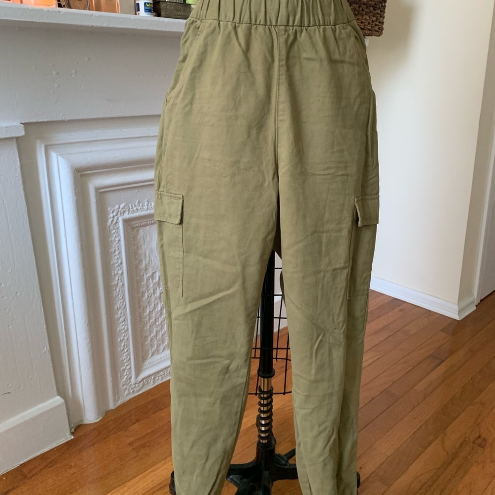 Cargo pants elastic green with pockets
